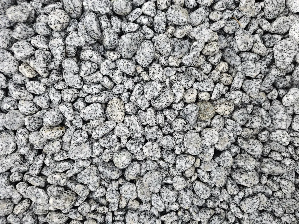 Granite pebbles Sack 20kg 1/2