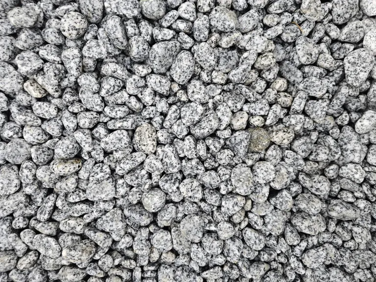 Granite pebbles Sack 20kg 1/2